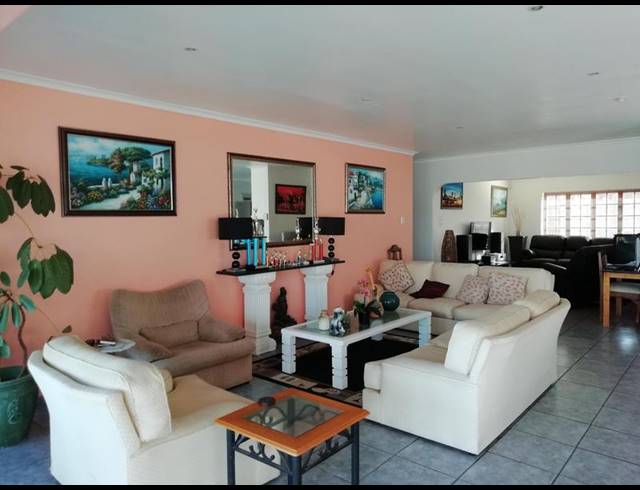 10 BEDROOM HOUSE FOR SALE IN PARK RYNIE